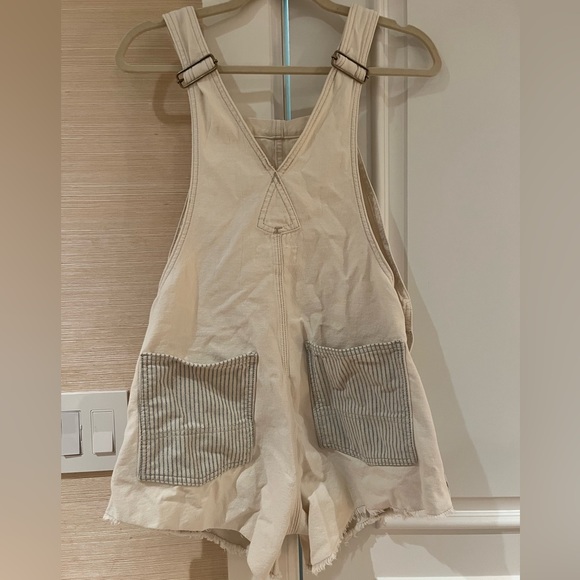 The cut off overall. This is an oversized overall so it can really fit xs/s/m - Picture 3 of 5